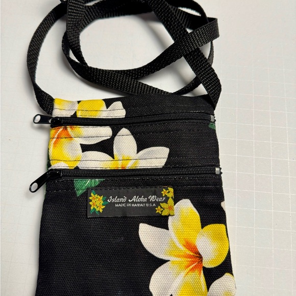 Made In Hawaii Crossbody Wallet Zipper Coin Pouch W/ two Outside Zipper Pockets - Picture 3 of 6
